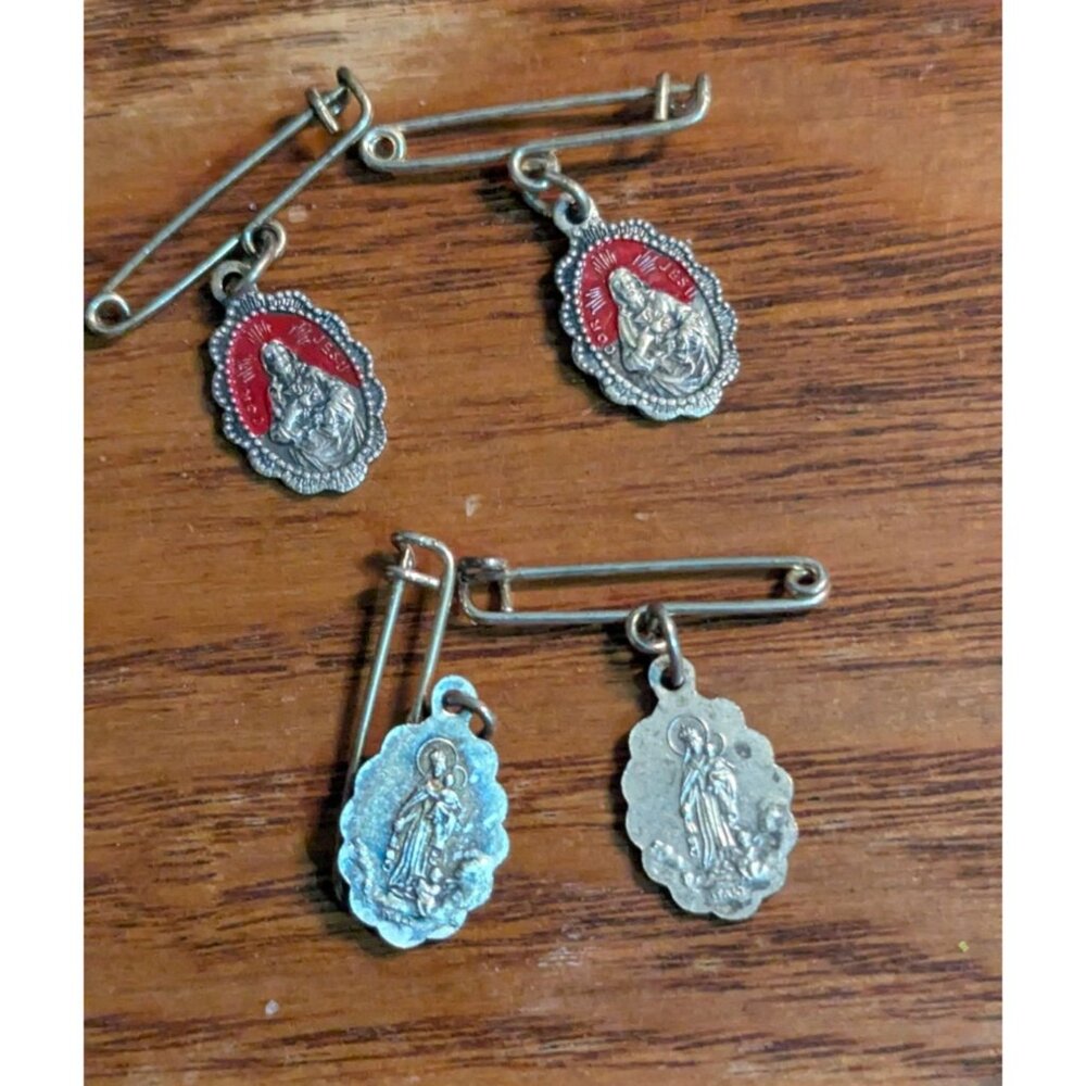 vintage 30 Scapular Of Jesus Sacred Heart  Our Lady Of Mount Carmel Medal Pins